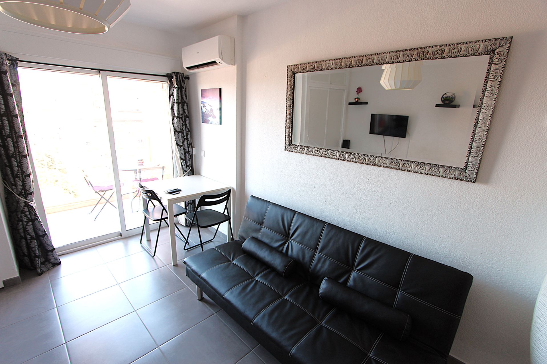 Living room of Study for sale in Benalmádena  with Air Conditioner, Terrace and Furnished