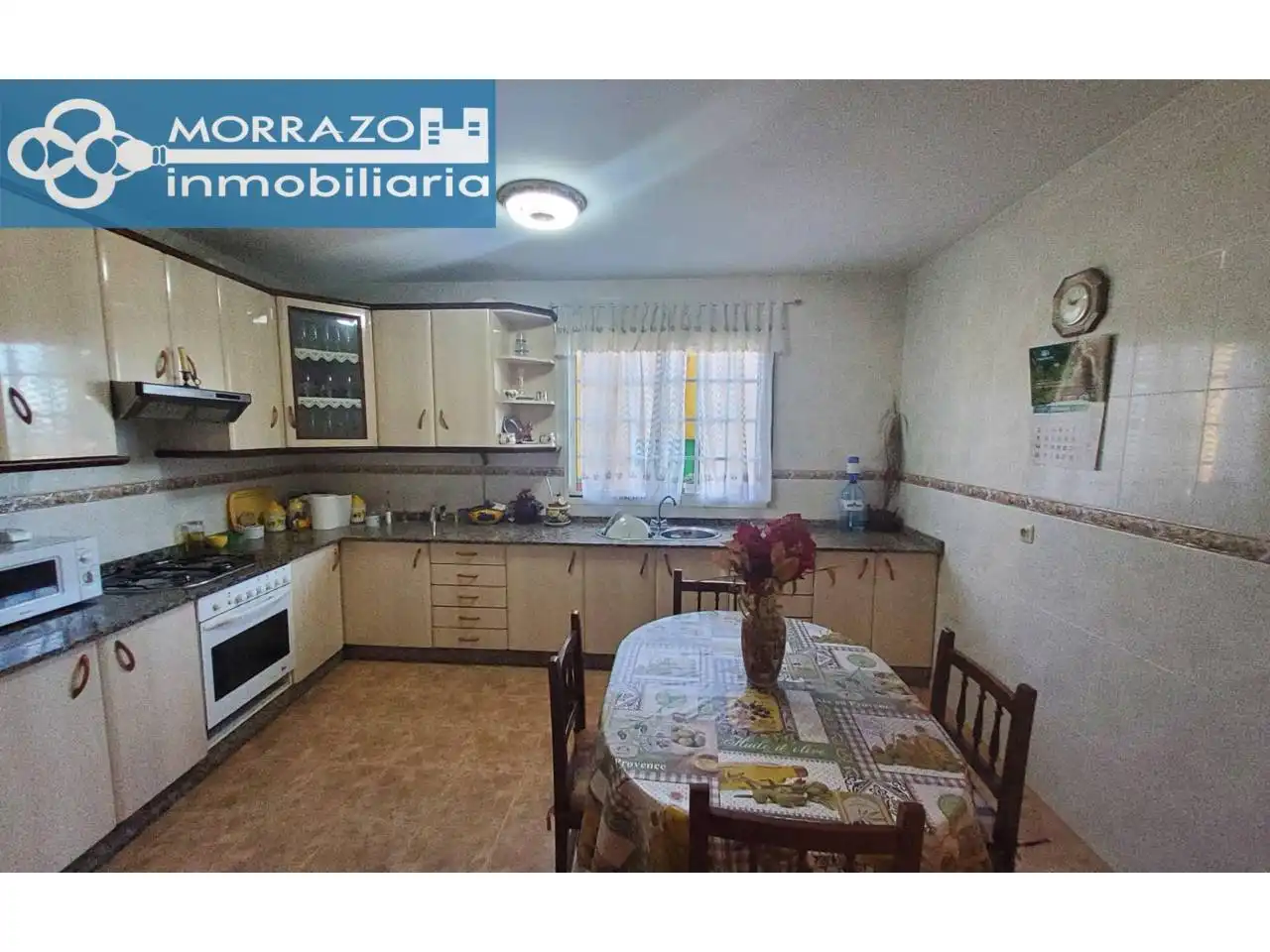 Cuina de Casa o xalet en venda en Bueu amb Calefacció, Parquet i Moblat