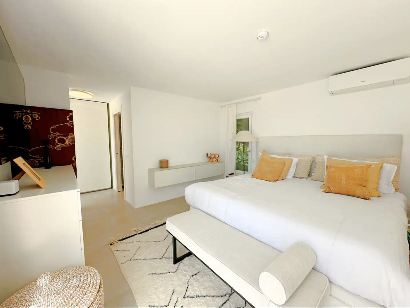 Dormitori de Casa o xalet en venda en Estepona amb Aire condicionat, Jardí privat i Terrassa