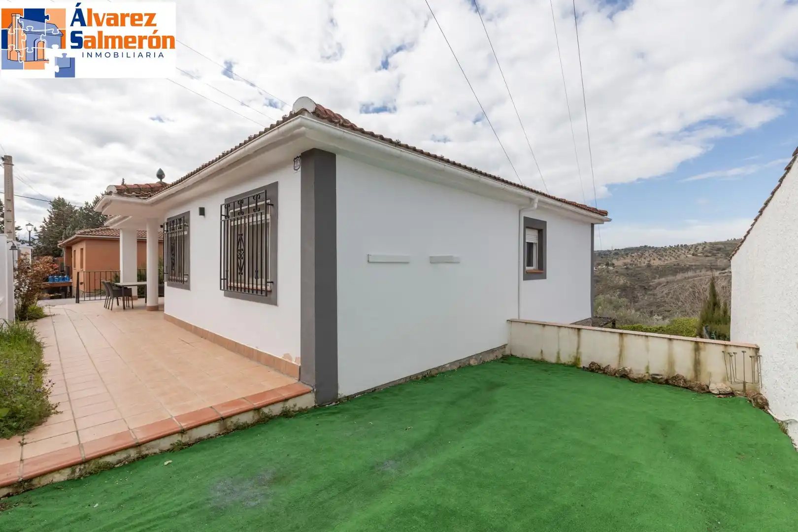 Vista exterior de Casa o xalet en venda en Huétor de Santillán amb Calefacció i Piscina