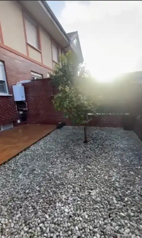 Jardín de Casa adosada en venta en Alonsotegi con Calefacción, Jardín privado y Trastero