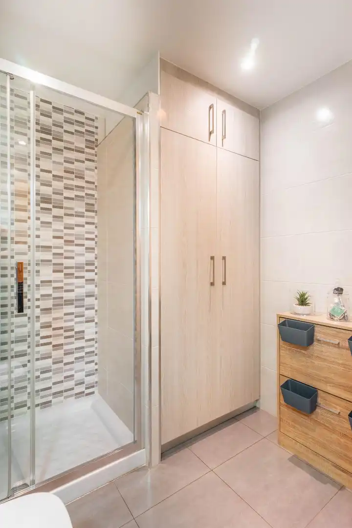 Bany de Apartament en venda en Gijón  amb Calefacció, Traster i Moblat