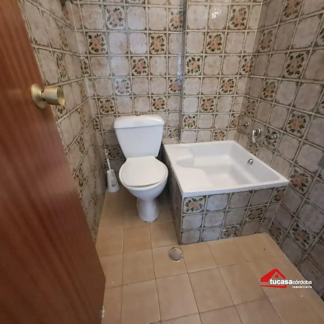 Bathroom of Flat for sale in Córdoba  with Air Conditioner and Heating