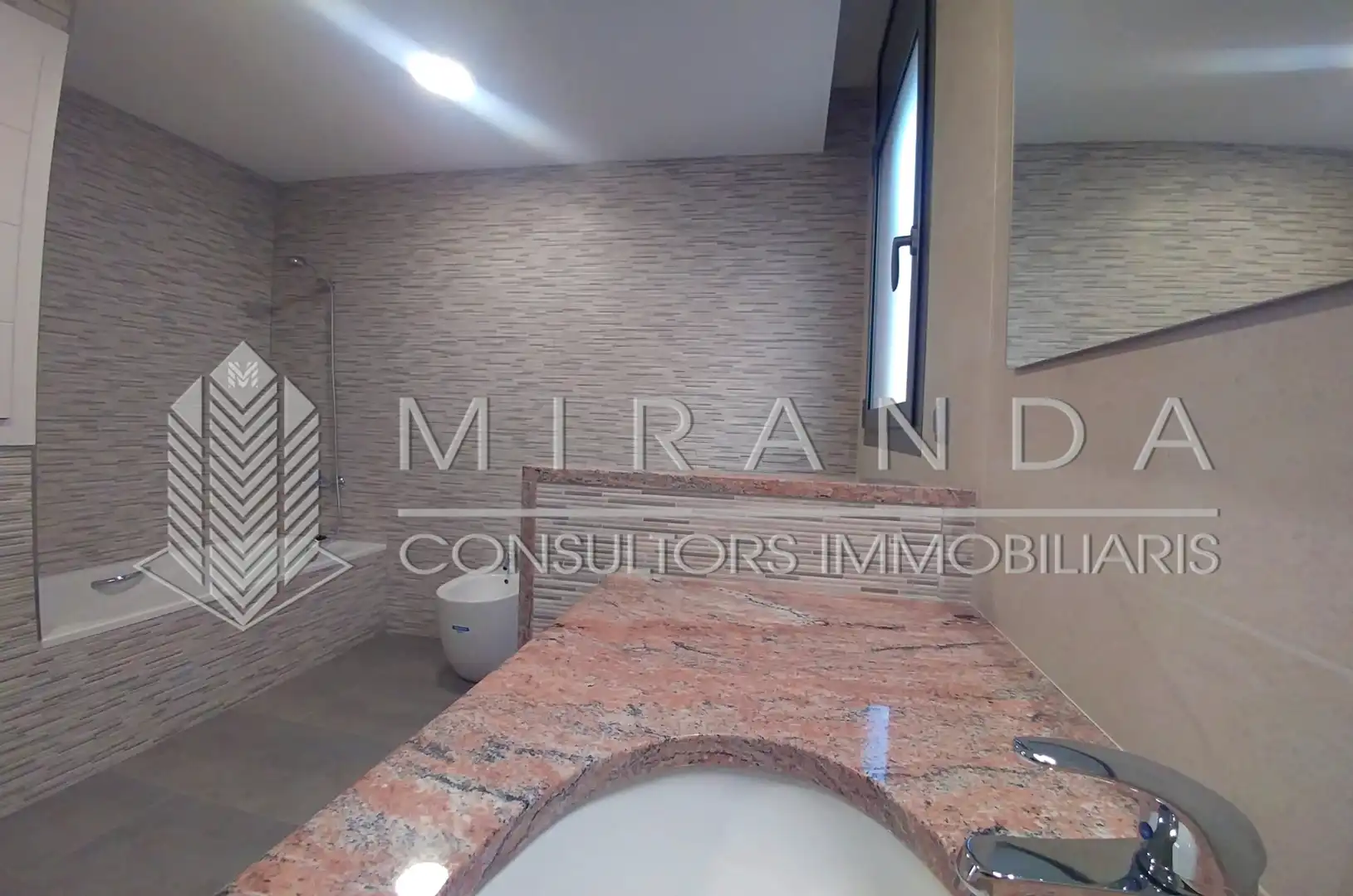 Baño de Piso de alquiler en Granollers con Aire acondicionado, Calefacción y Horno
