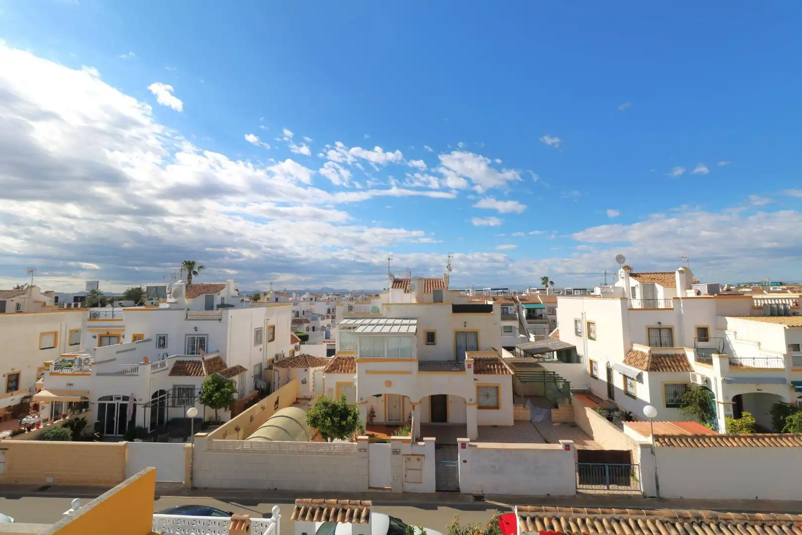 Vista exterior de Piso en venta en Torrevieja con Jardín privado, Amueblado y Piscina comunitaria
