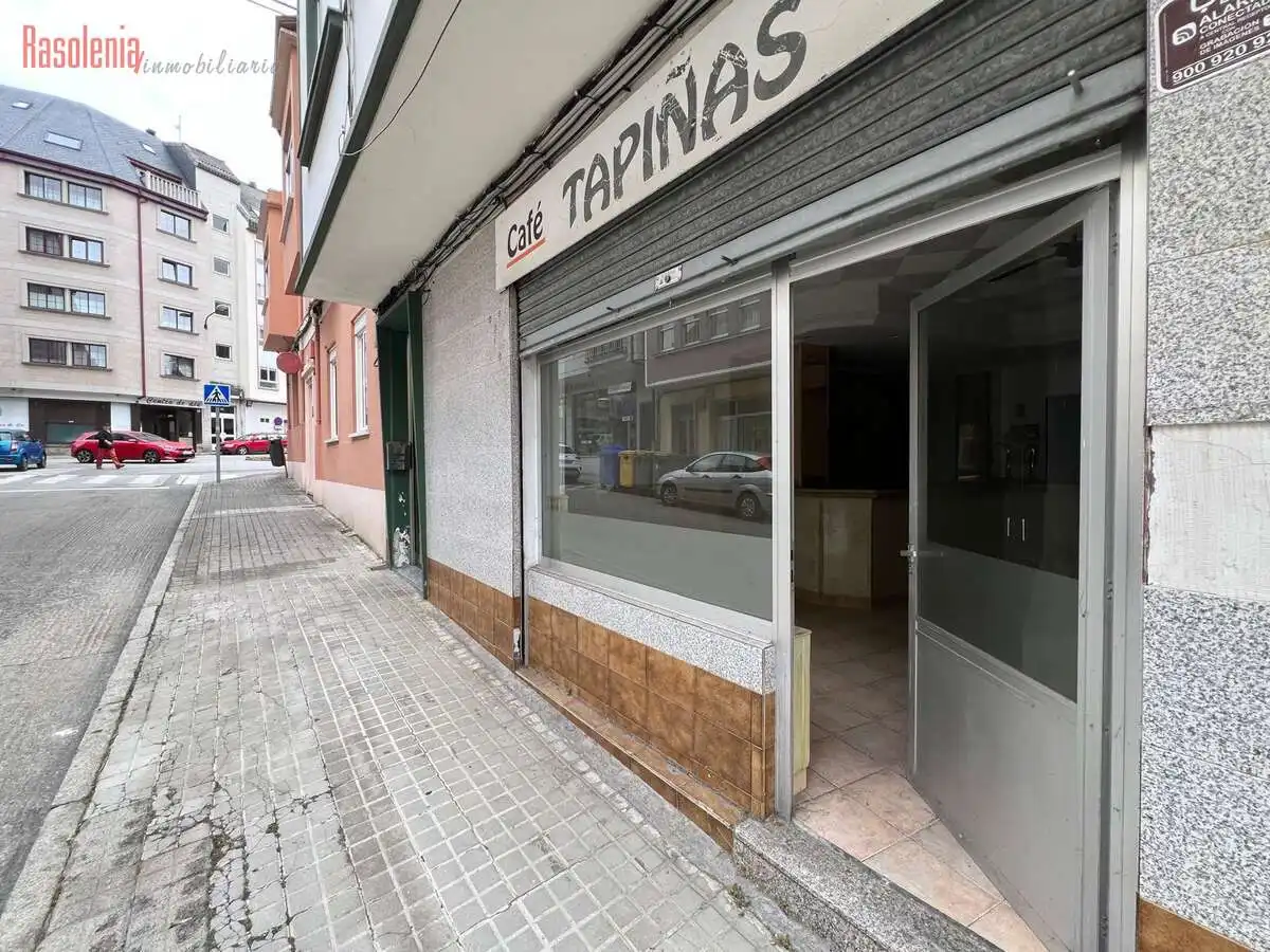 Locale commerciale in vendita a Rio Eume 20