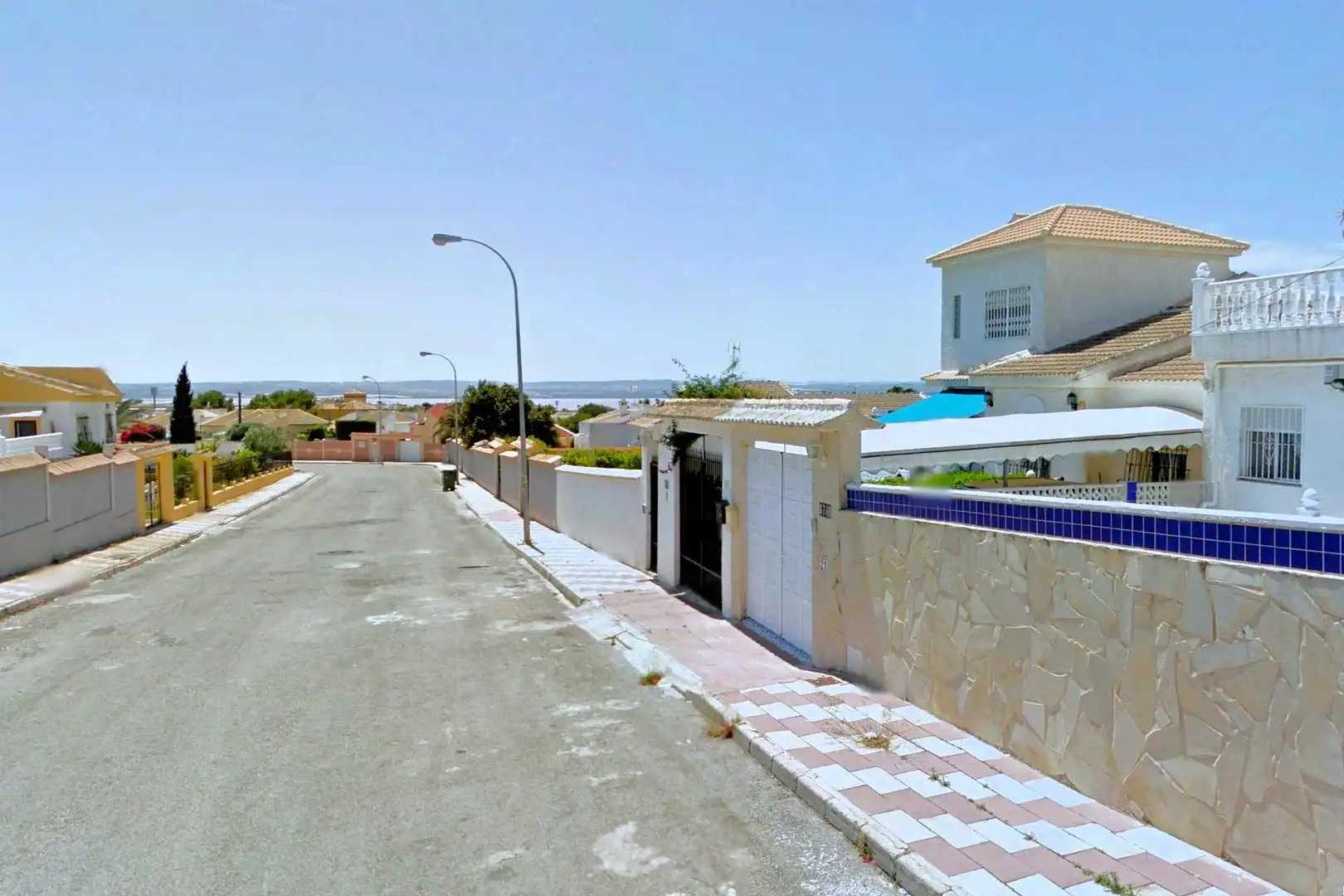 Vista exterior de Casa adosada en venta en Torrevieja con Aire acondicionado, Calefacción y Jardín privado
