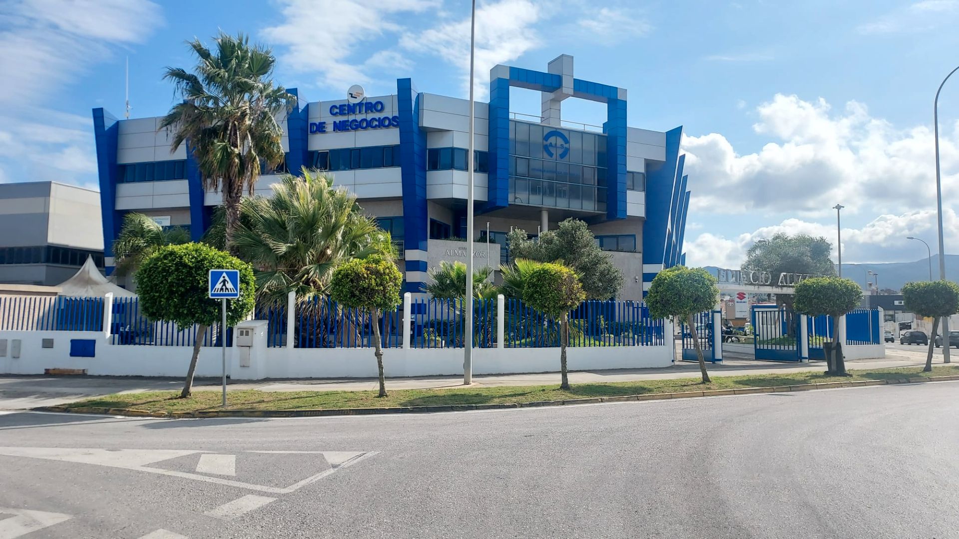 Vista exterior de Nave industrial de alquiler en Algeciras