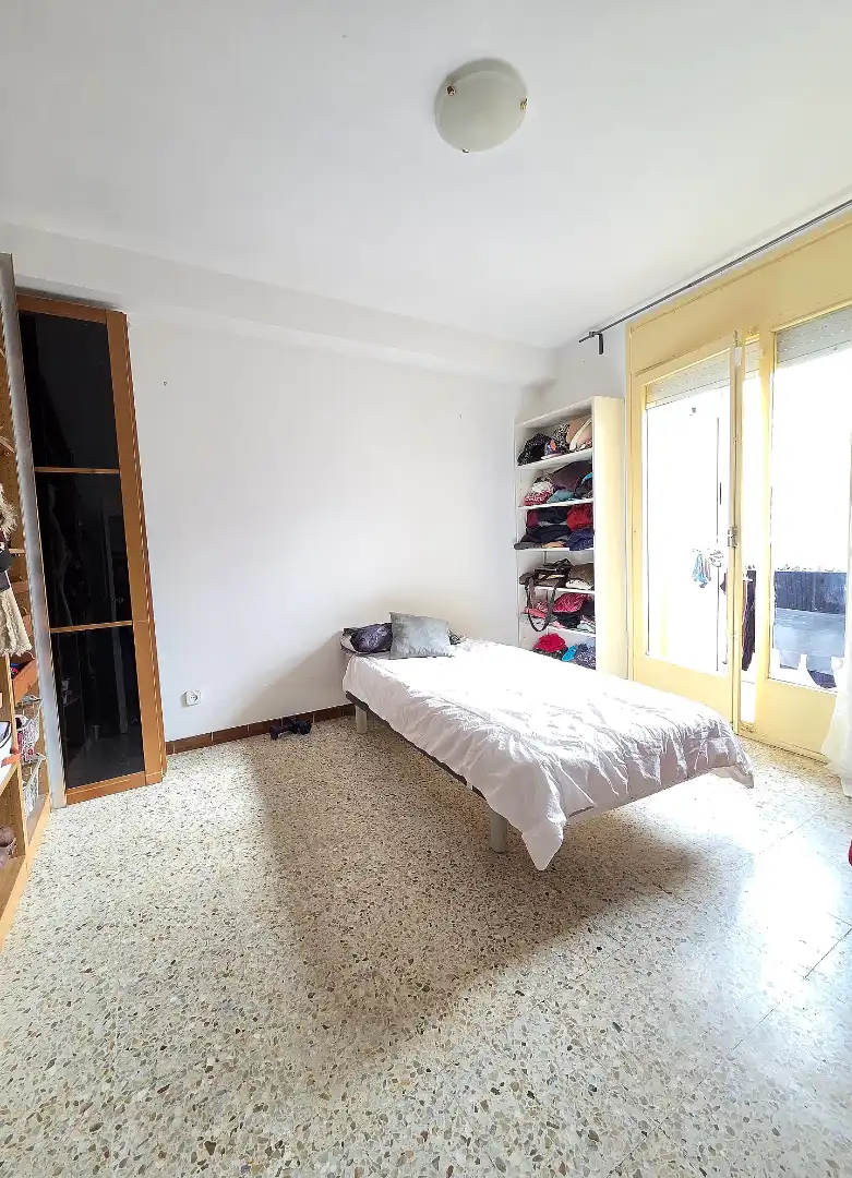 Schlafzimmer von Wohnung zum Verkauf in Cerdanyola del Vallès mit Ofen und Balkon