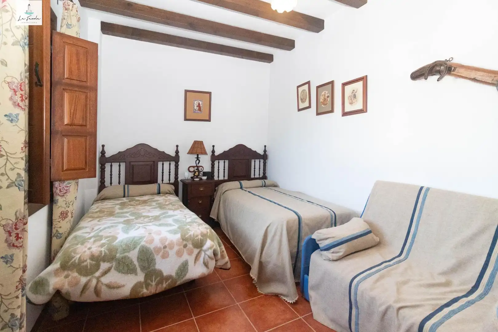 Dormitori de Casa adosada en venda en Archidona amb Jardí privat i Moblat