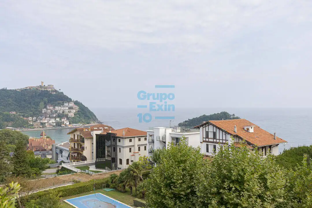 Vista exterior de Ático en venta en Donostia - San Sebastián  con Calefacción, Terraza y Piscina