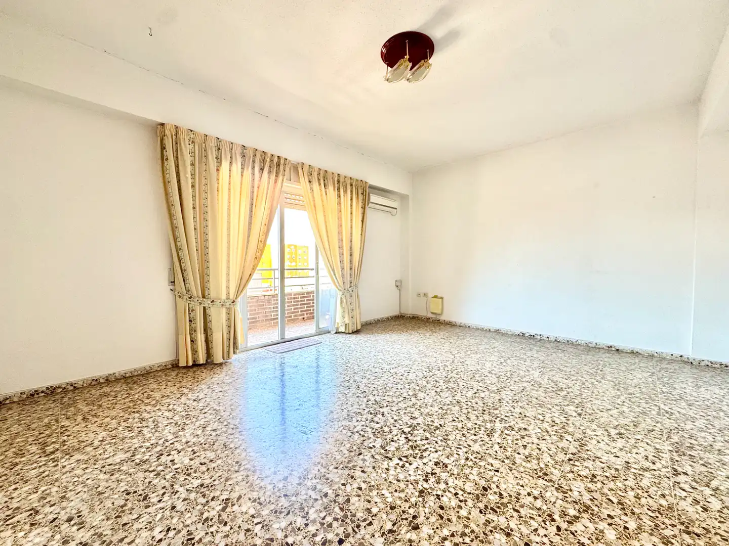 Sala d'estar de Pis en venda en Sueca amb Aire condicionat i Balcó