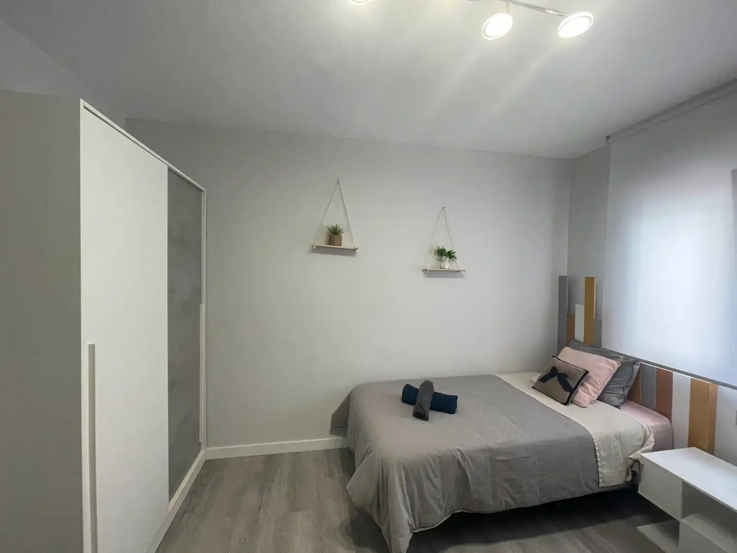 Bedroom of Flat for rent in Gijón   with Heating, Terrace and Furnished