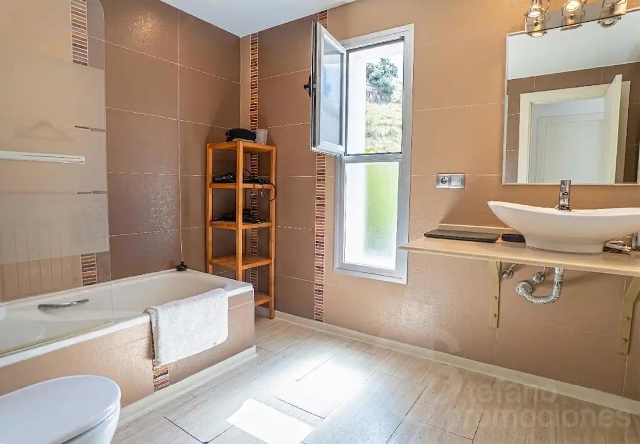 Baño de Casa o chalet de alquiler en Málaga con Aire acondicionado, Calefacción y Jardín privado