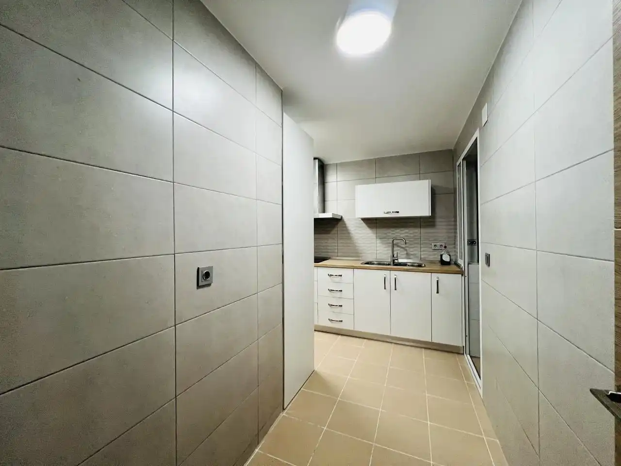 Flat for rent in De Demóstenes, El Cónsul - Ciudad Universitaria - El Romeral