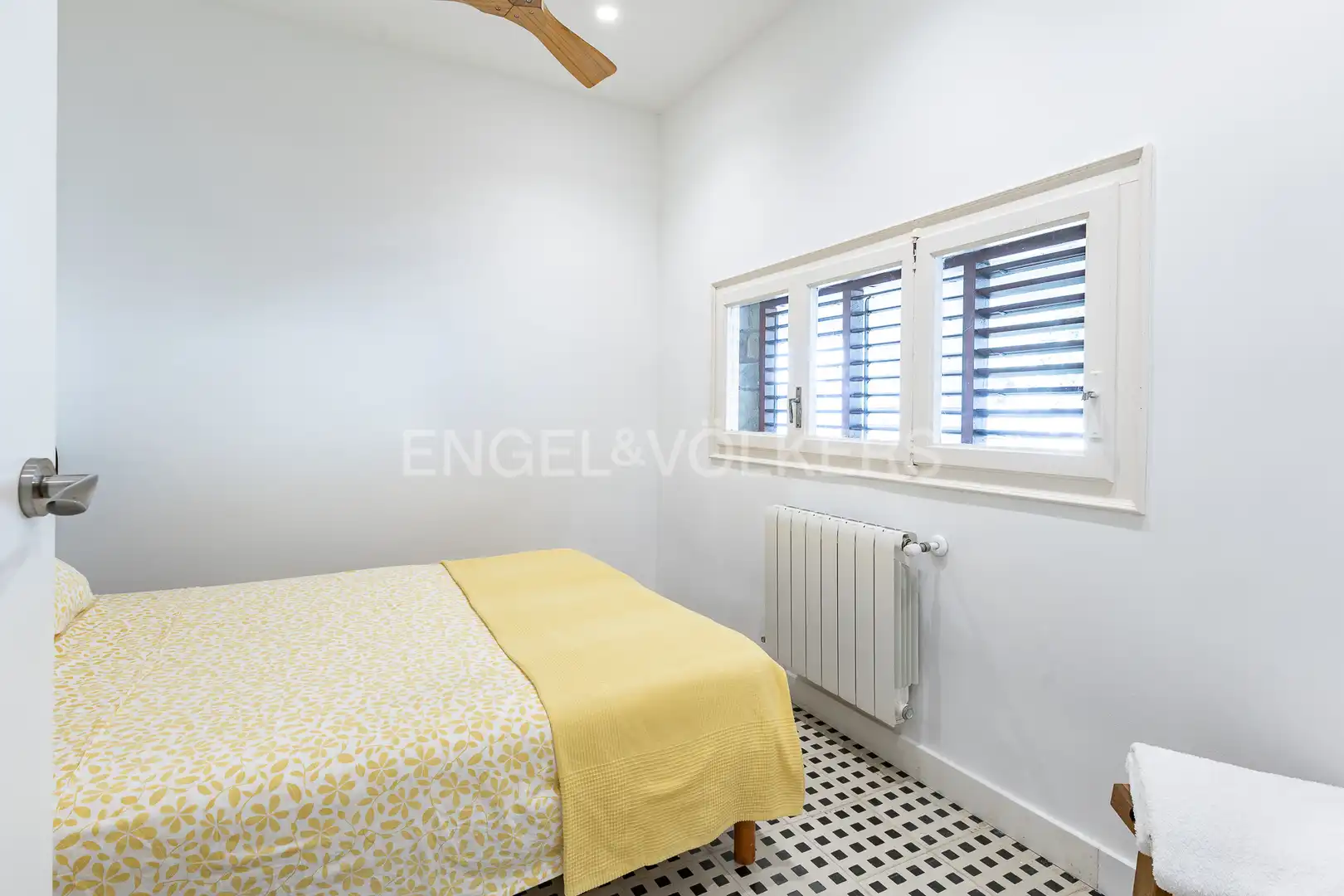 Dormitori de Apartament de lloguer en Caldes d'Estrac amb Calefacció, Jardí privat i Terrassa