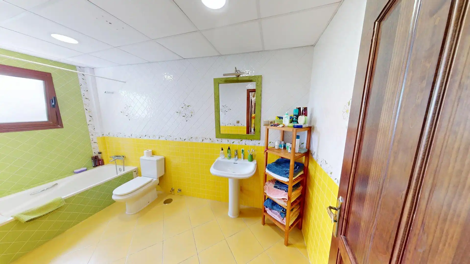 Bathroom of Houses for sale in Colmenar  with Air Conditioner, Heating and Private garden
