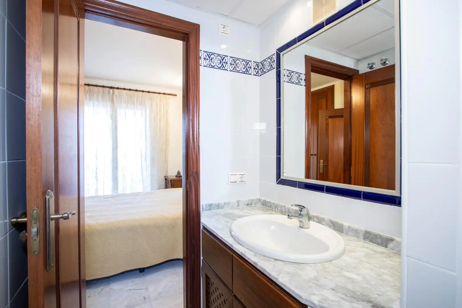 Dormitori de Apartament en venda en Torrevieja amb Jardí privat, Terrassa i Balcó
