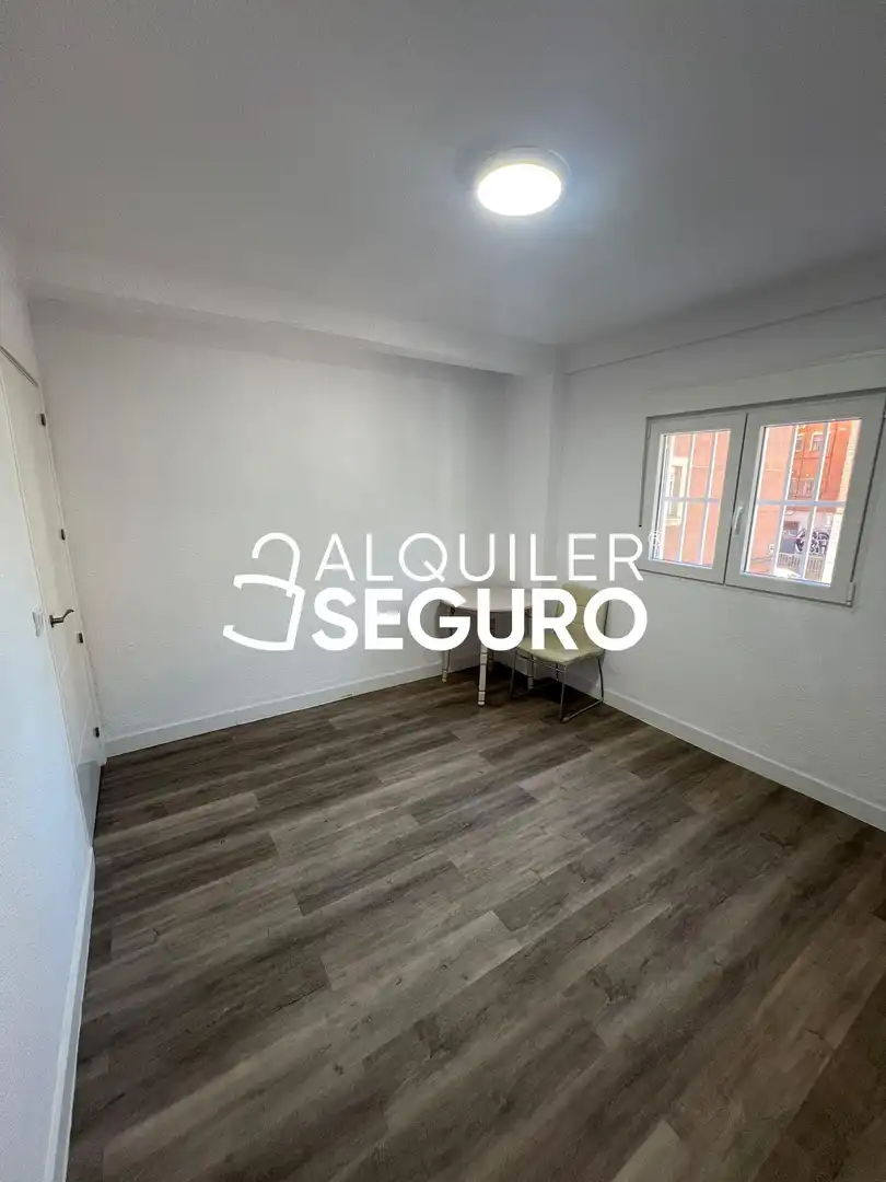 Bedroom of Flat for rent in Madrid  with Air Conditioner, Heating and Terrace