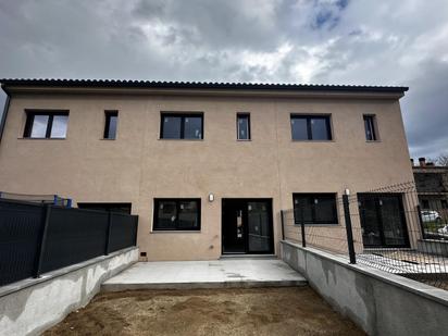 Vista exterior de Casa adosada en venda en Sant Celoni amb Calefacció