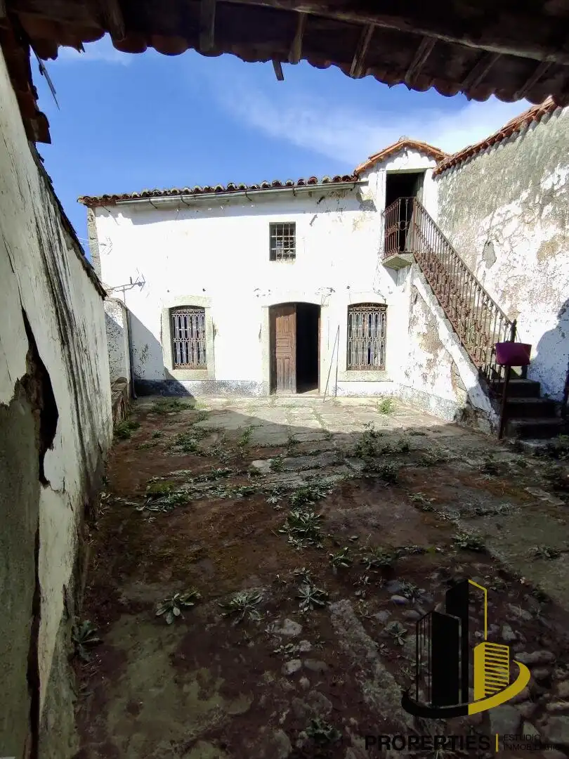 Exterior view of Houses for sale in Fuentes de Béjar