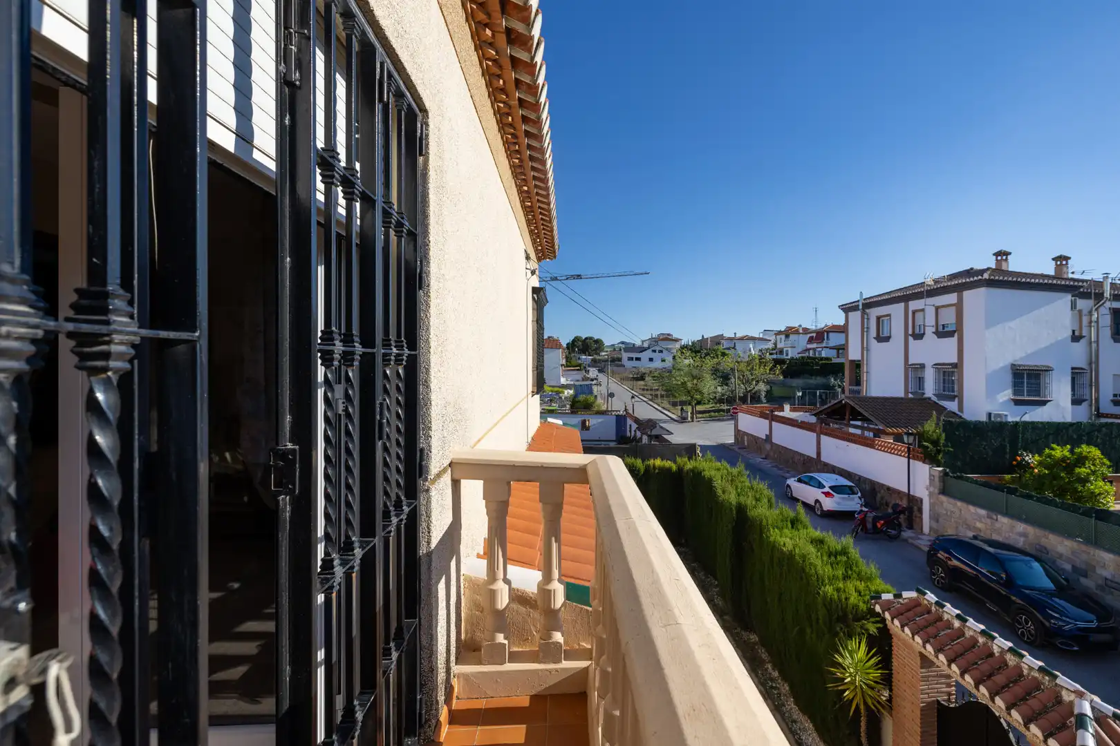 Vista exterior de Casa o xalet en venda en Cúllar Vega amb Aire condicionat, Calefacció i Terrassa