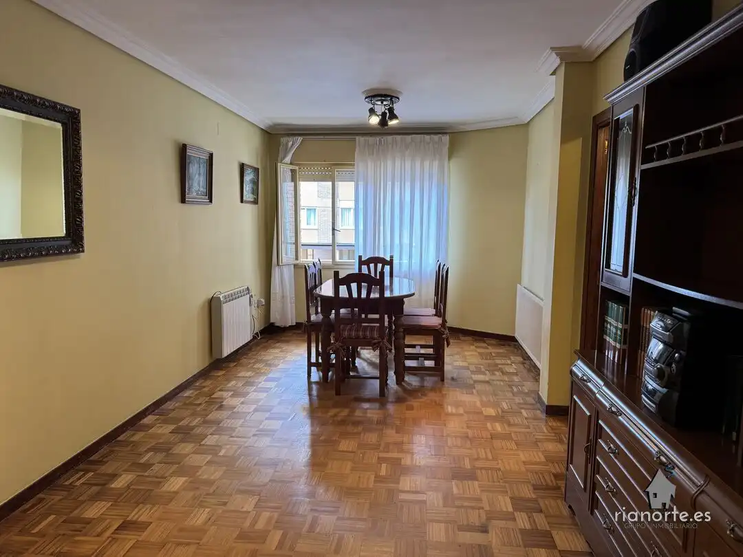 Comedor de Piso en venta en Ribadesella con Calefacción