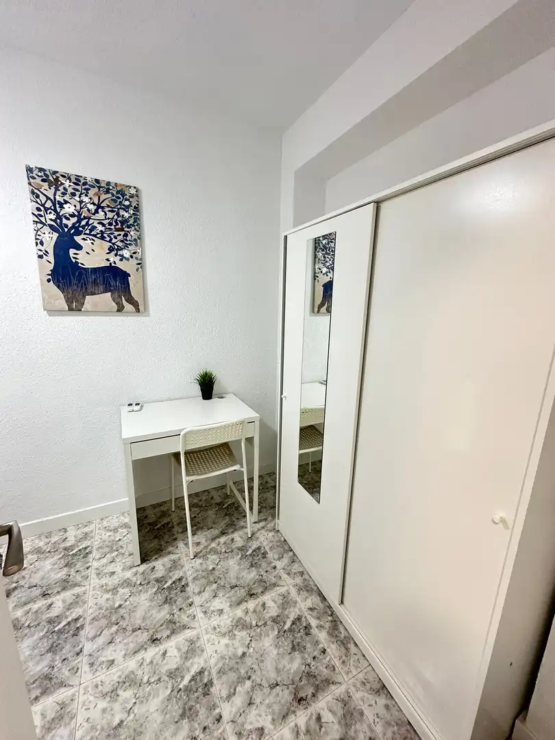 Habitació a Calle de Sáhara, 52, Los Rosales