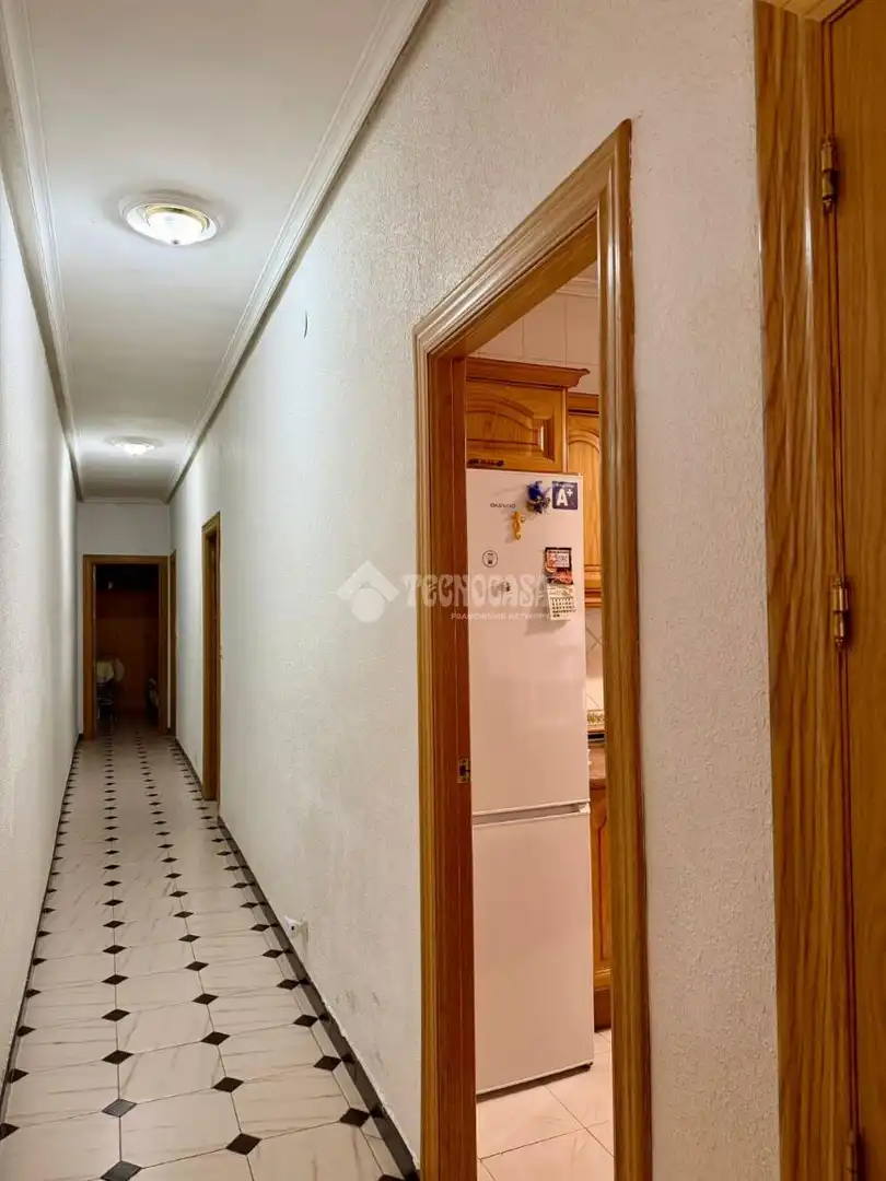 Wohnung zum Verkauf in Úbeda mit Klimaanlage, Heizung und Balkon