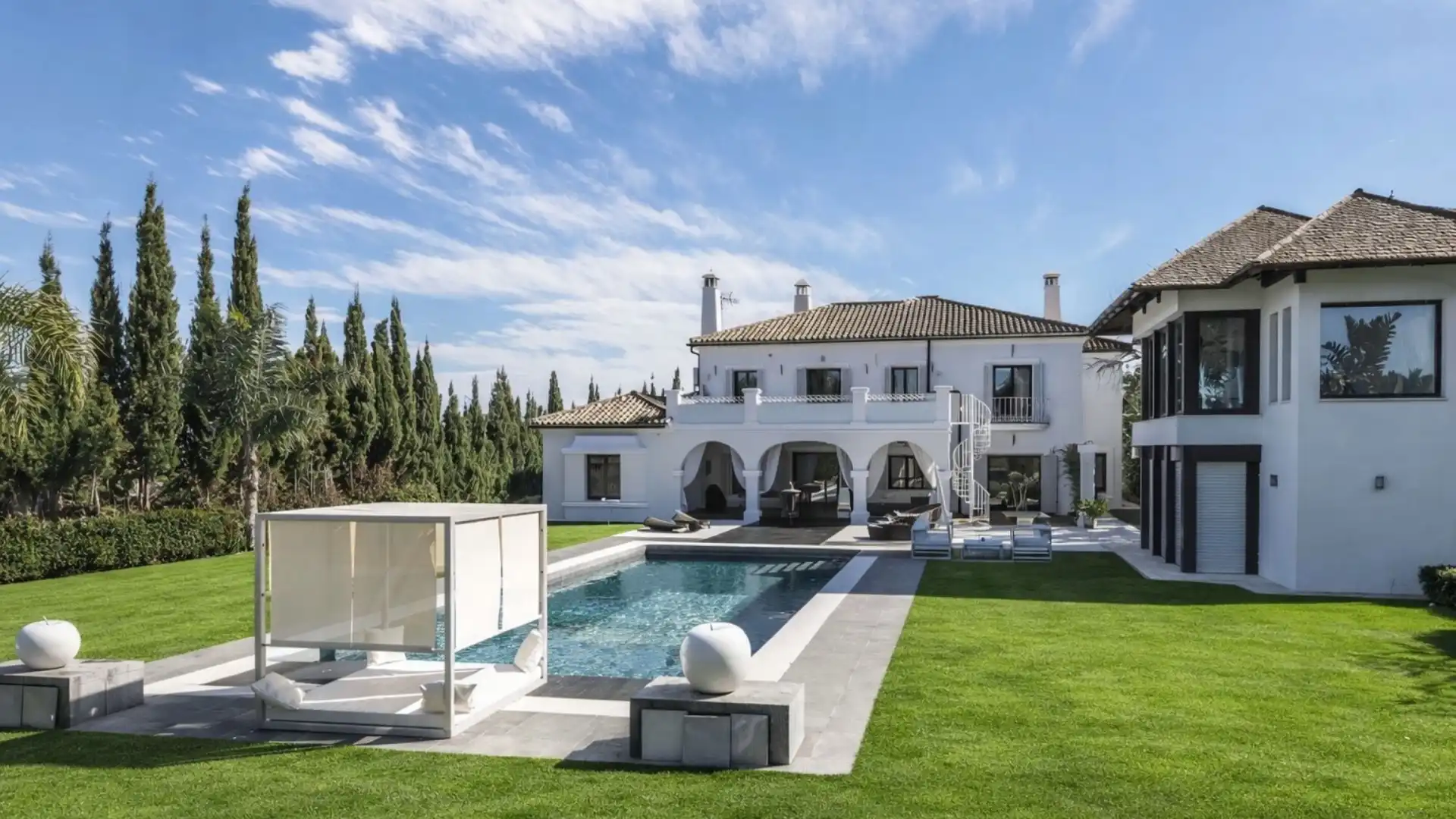 Garden of Houses for sale in Sotogrande  with Air Conditioner, Private garden and Parquet flooring