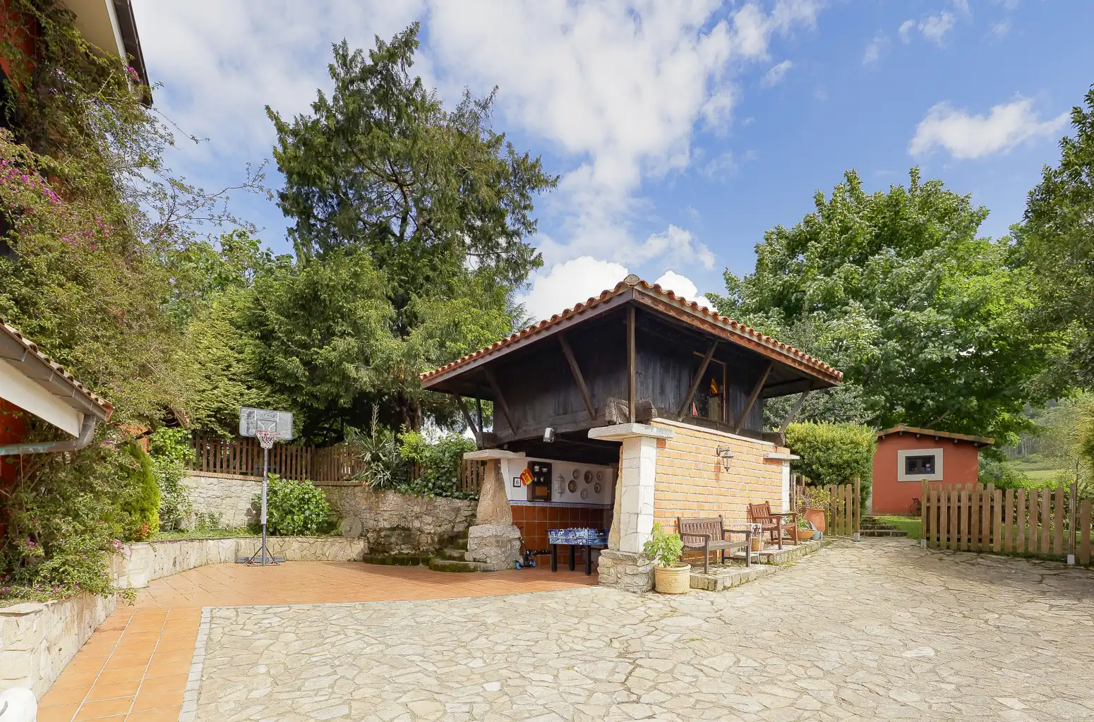 Casa o xalet en venda en Gijón  amb Calefacció, Jardí privat i Parquet