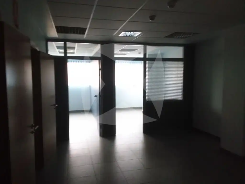 Oficina amb ascensor en venda a C. Luis Álvarez Lencero, 3