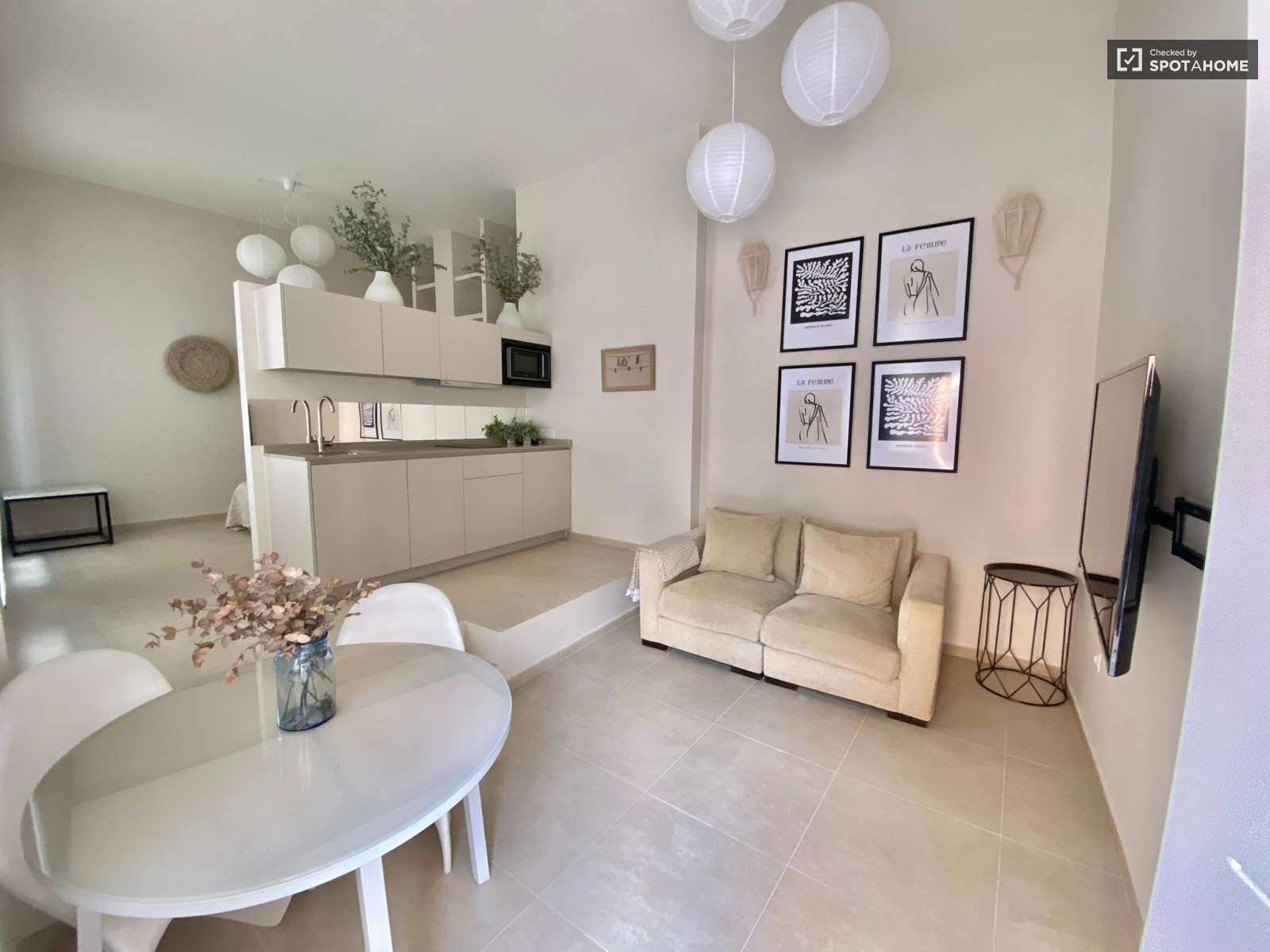 Living room of Study to share in Málaga Capital  with Air Conditioner and Terrace