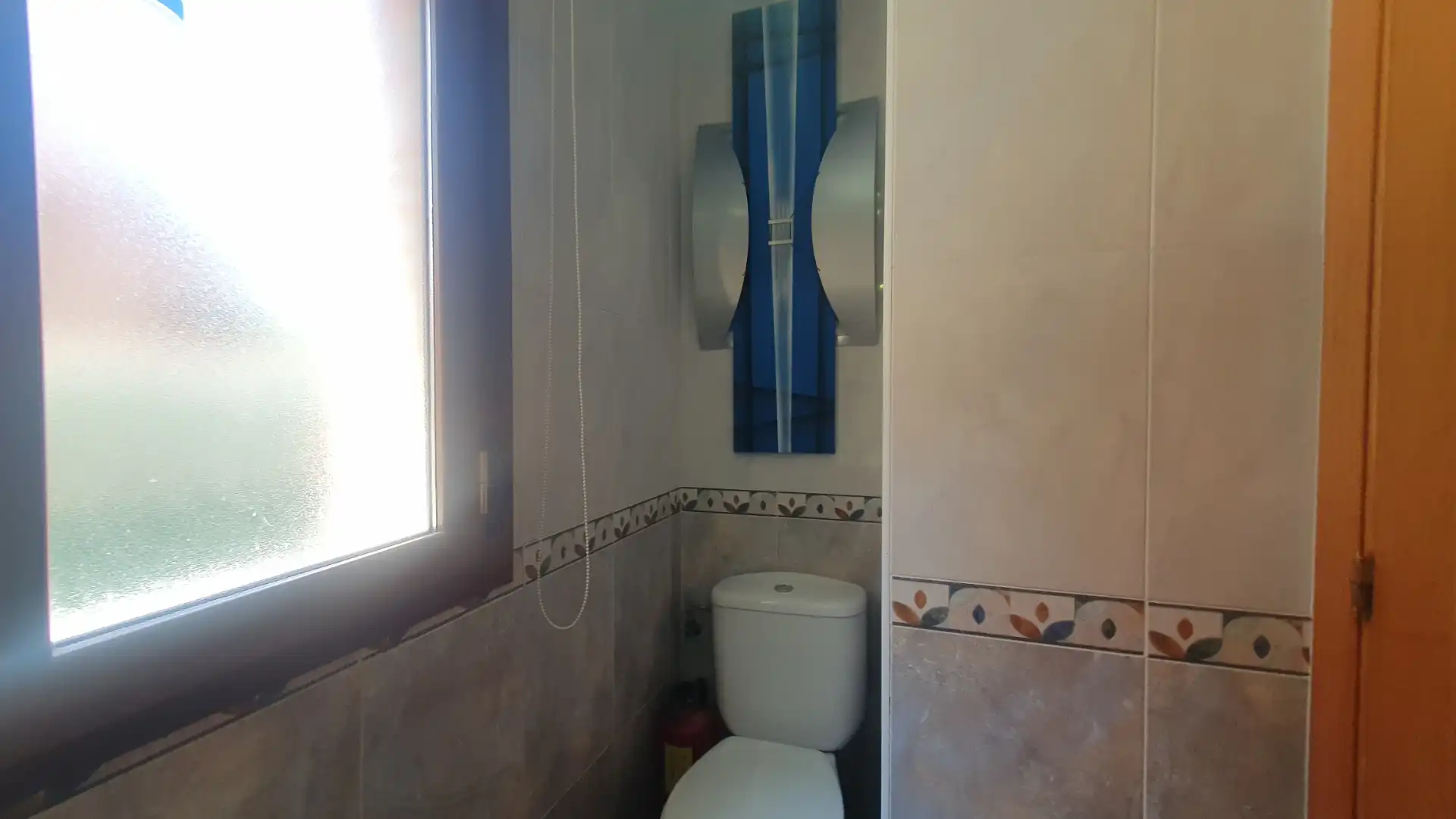 Bany de Casa adosada en venda en Olías del Rey amb Aire condicionat, Calefacció i Jardí privat