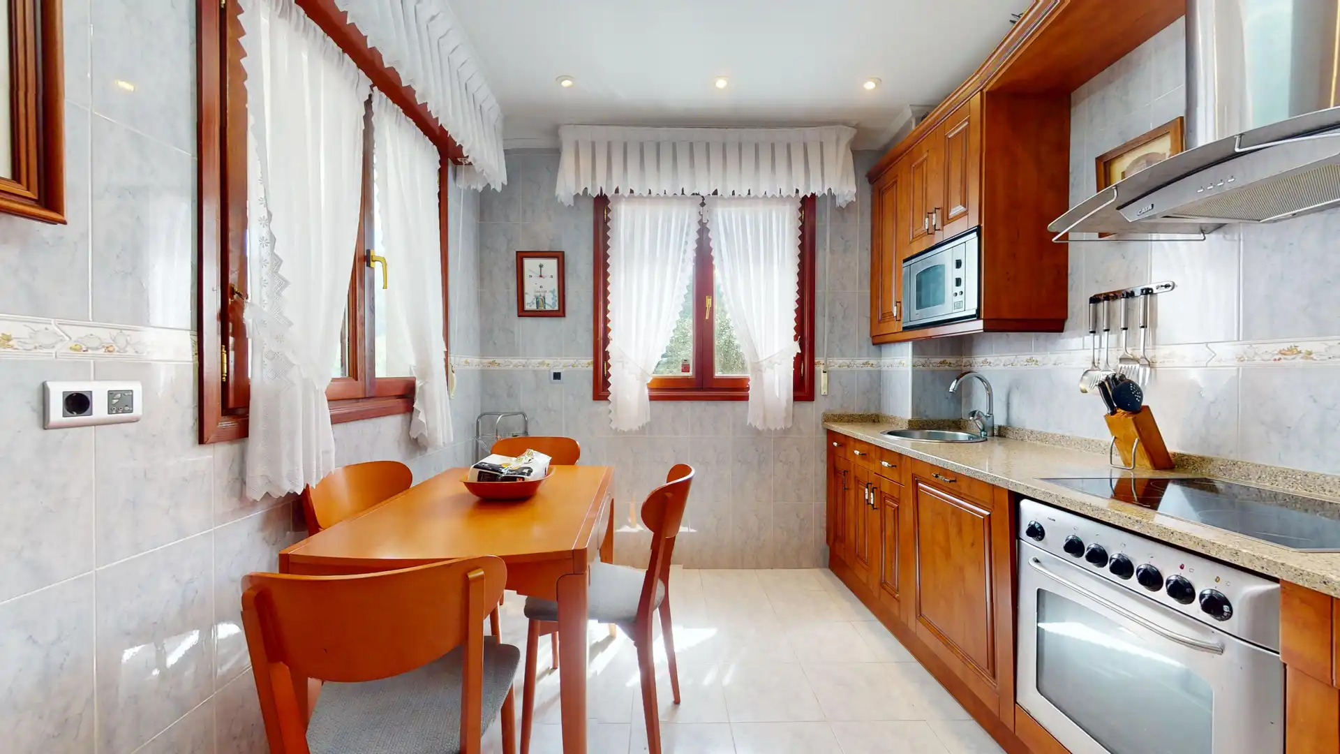Cocina de Casa o chalet en venta en Castro-Urdiales con Calefacción, Terraza y Trastero