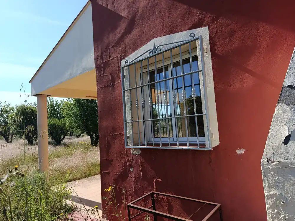 Vista exterior de Piso en venta en Teresa de Cofrentes