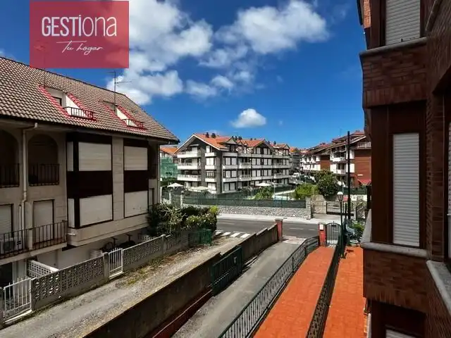 Vista exterior de Dúplex en venta en Noja con Calefacción, Jardín privado y Terraza