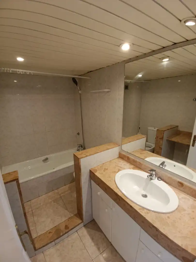 Badezimmer von Wohnungen zur Miete in Sant Joan Despí mit Heizung, Möbliert und Ofen