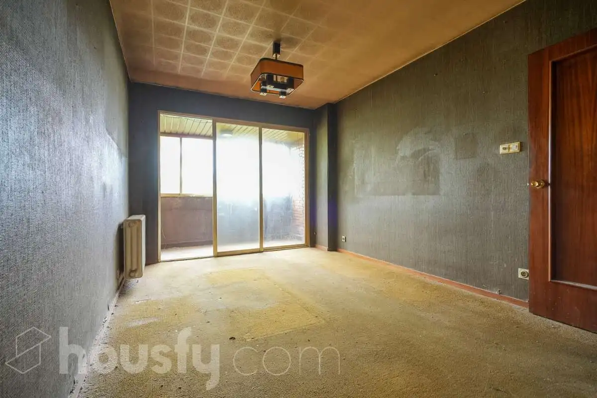 Habitación de Apartamento en venta en Madrid con Calefacción, Terraza y Piscina comunitaria