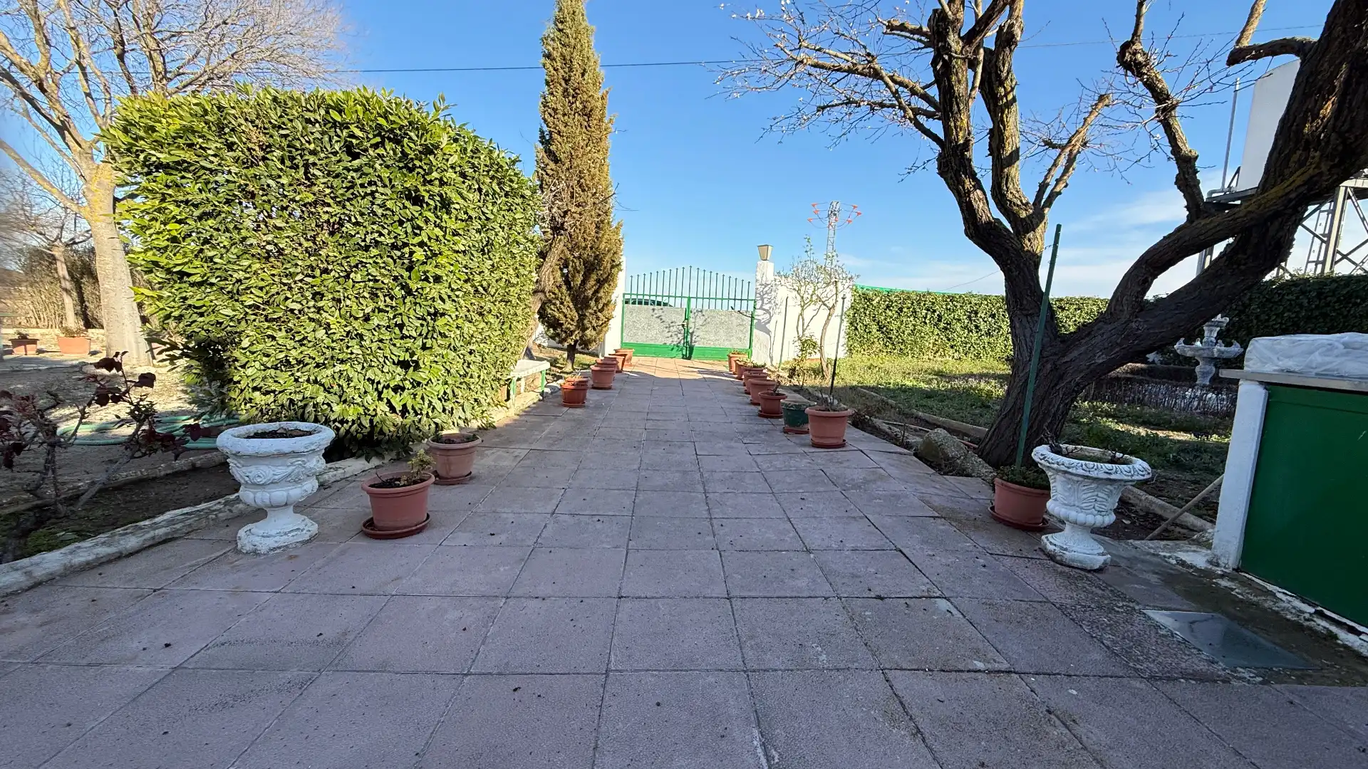 Jardí de Casa o xalet en venda en Barrax amb Calefacció, Piscina i Moblat