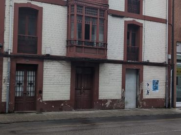 Altri in vendita a Calle Melquiades Álvarez 33