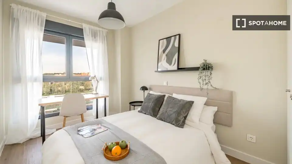 Bedroom of Flat for rent in Madrid  with Air Conditioner, Heating and Furnished