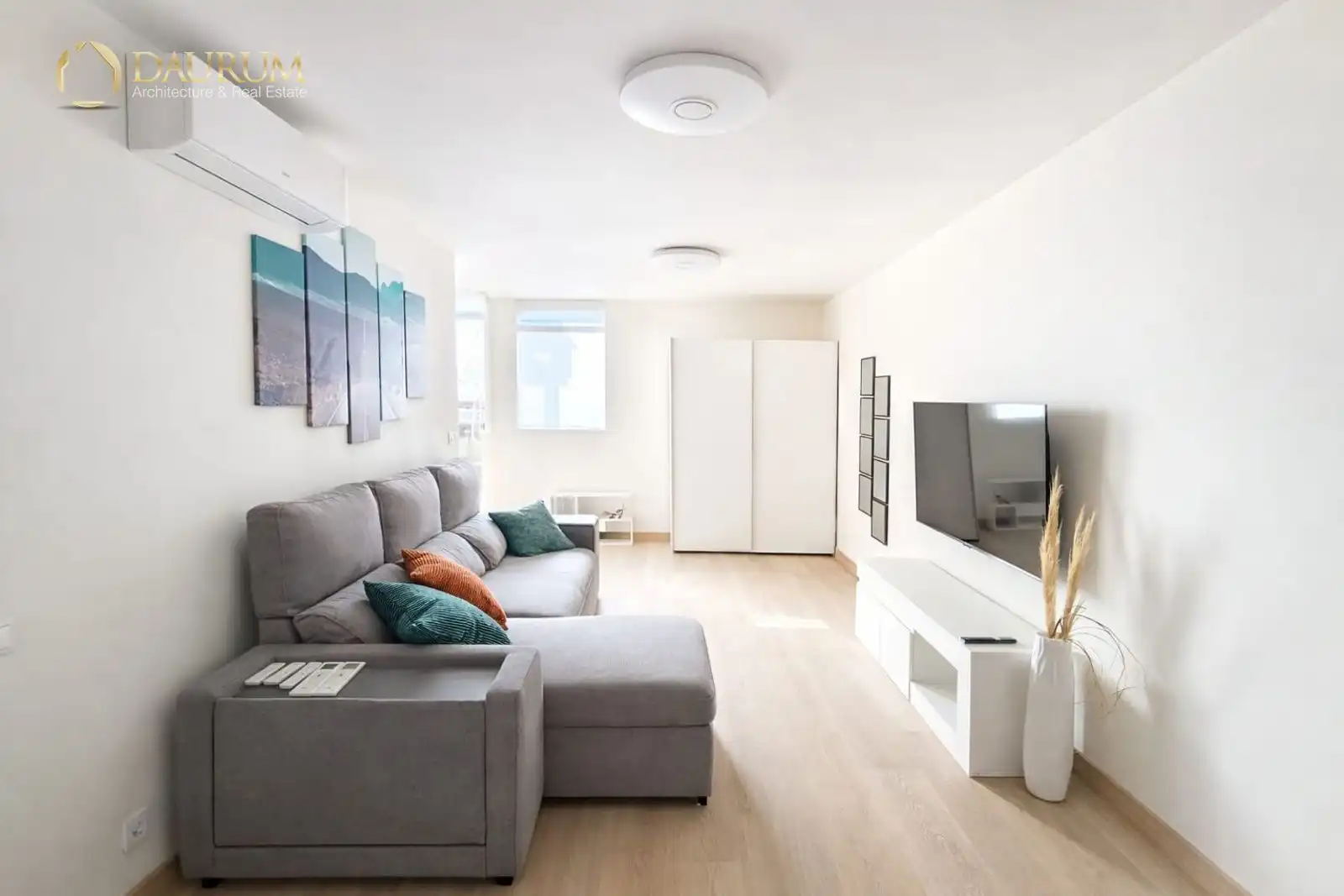Appartamento con piscina in vendita a CALLE DE VIENA, 1, imagen 3