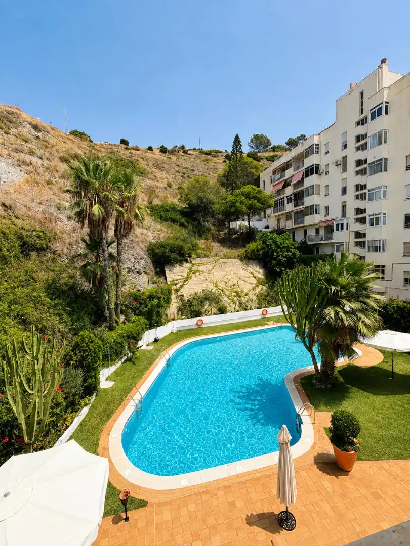 Piscina de Piso de alquiler en Almuñécar con Amueblado, Balcón y Piscina comunitaria