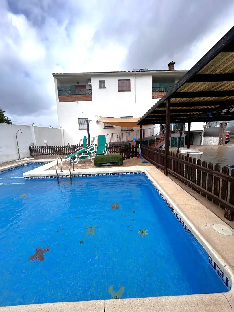Schwimmbecken von Einfamilien-Reihenhaus zur Miete in Alhaurín El Grande mit Klimaanlage, Terrasse und Abstellraum