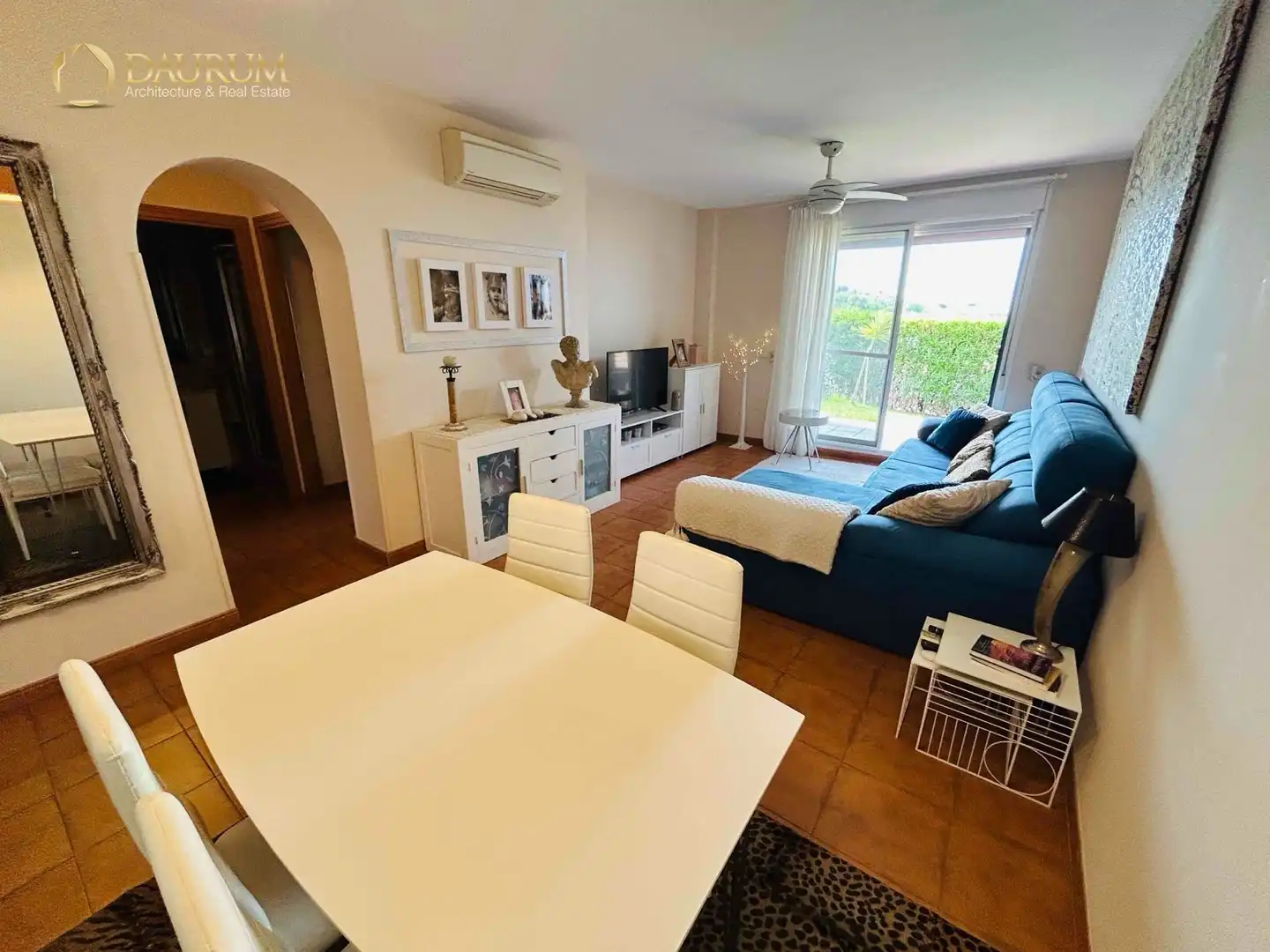Wohnzimmer von Einfamilien-Reihenhaus zum Verkauf in Torrox mit Klimaanlage, Heizung und Privatgarten