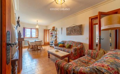 Sala d'estar de Pis en venda en Terradillos amb Calefacció, Parquet i Moblat