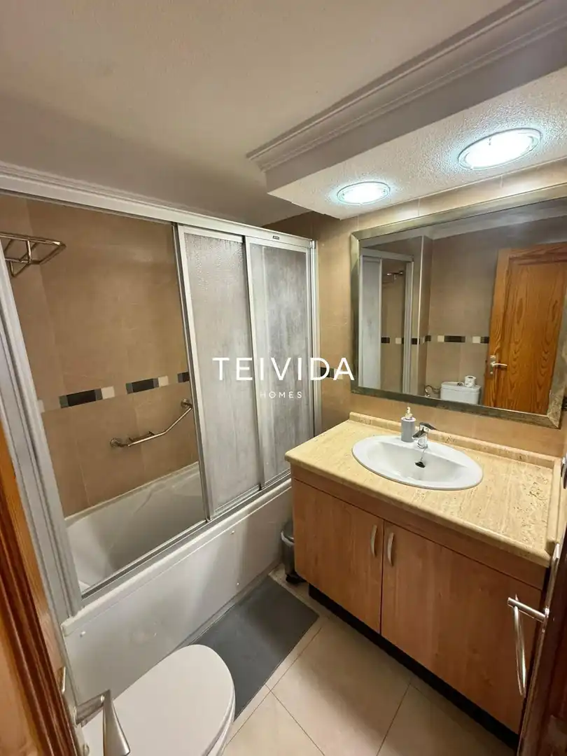 Baño de Piso en venta en Arona con Terraza, Piscina y Piscina comunitaria