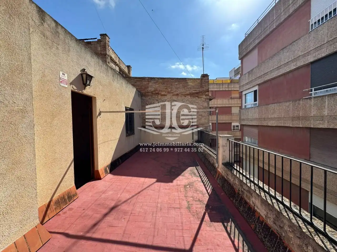 Vista exterior de Casa o xalet en venda en Tortosa amb Aire condicionat, Terrassa i Moblat