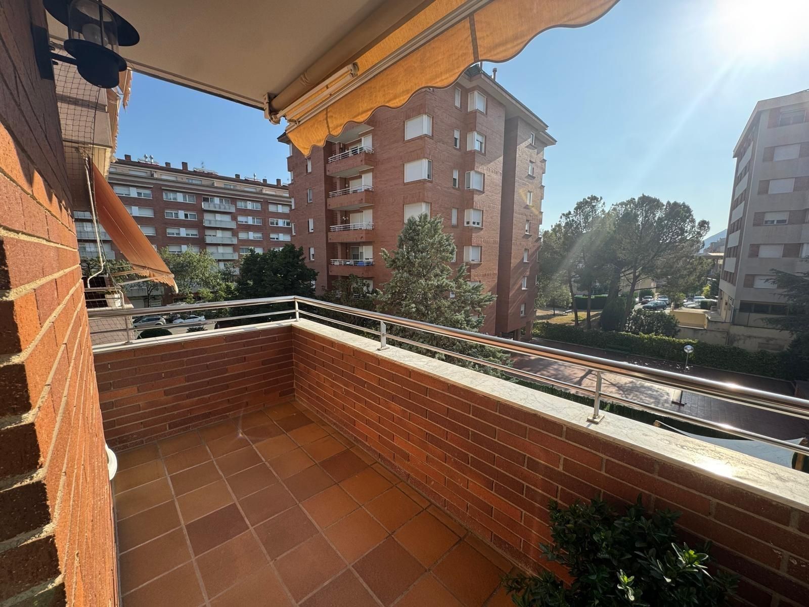 Vista exterior de Pis en venda en Manresa amb Aire condicionat, Calefacció i Terrassa